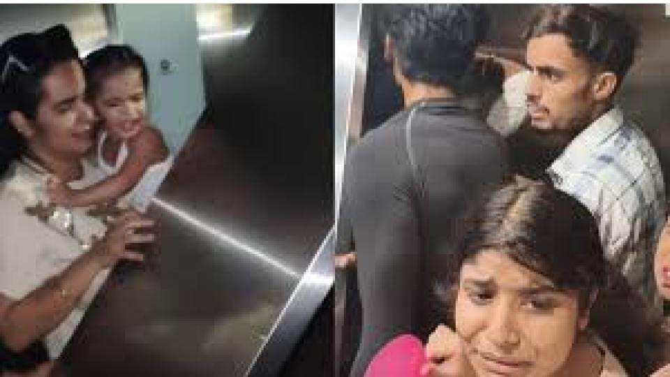 13 People Trapped In Bareilly Mall Lift For 35 Minutes, Teenager Faints