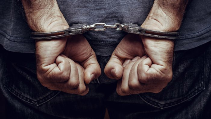 jkpolicearrestedtwoterroristassociatesinoutskirtsofsrinagarcity