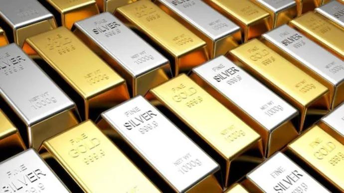 Gold above Rs 1,47,000, silver near Rs 2.10 lakh on eve of Dussehra