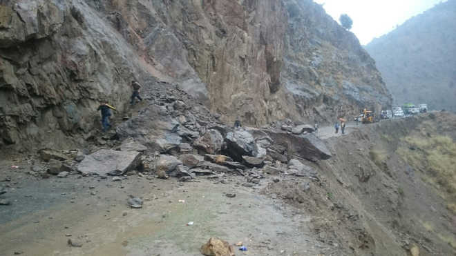 twokilledinlandslideinjammuskishtwardistrict