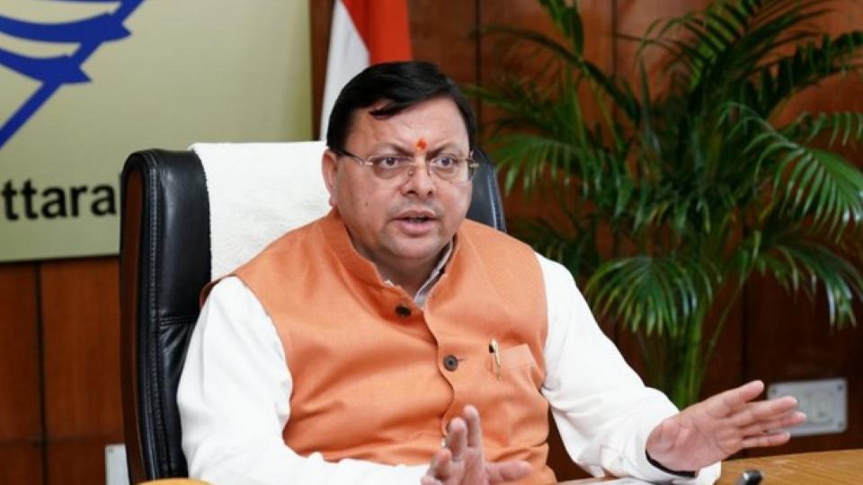 uttarakhandcmdirectsofficialstomakeroadspotholefreewithinmonthaftermonsoon