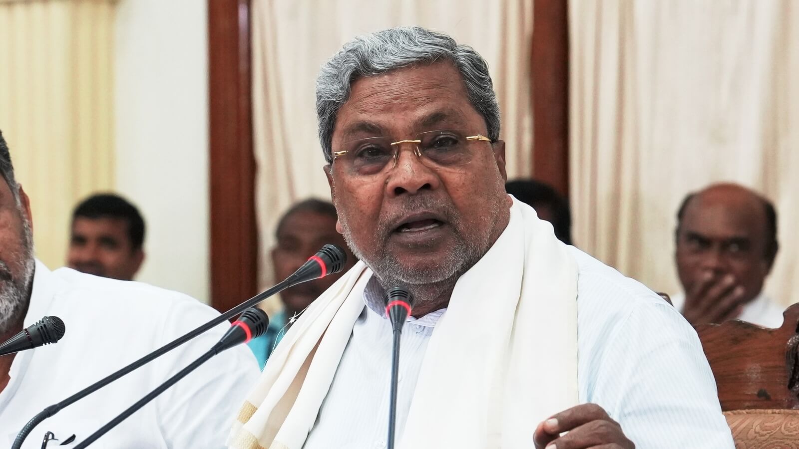 mudacase:karnatakahighcourtquashesedsummonstosiddaramaiahswife