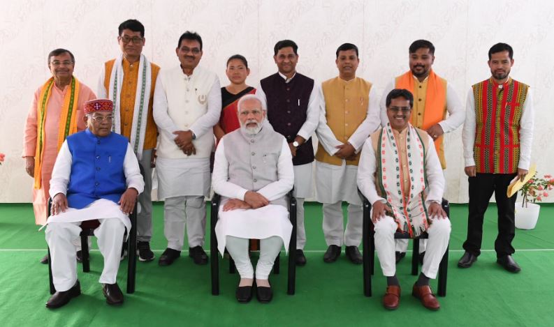 pmmodicongratulatesdrmaniksahafortakingoathascmoftripura