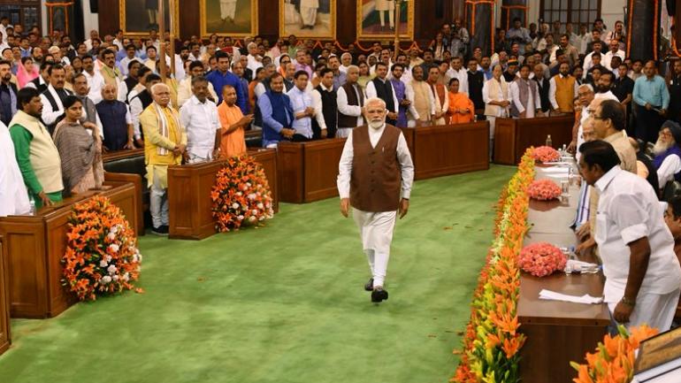 pmmoditotakeoathasprimeministeralongwithnewcouncilofministersat7pmtoday
