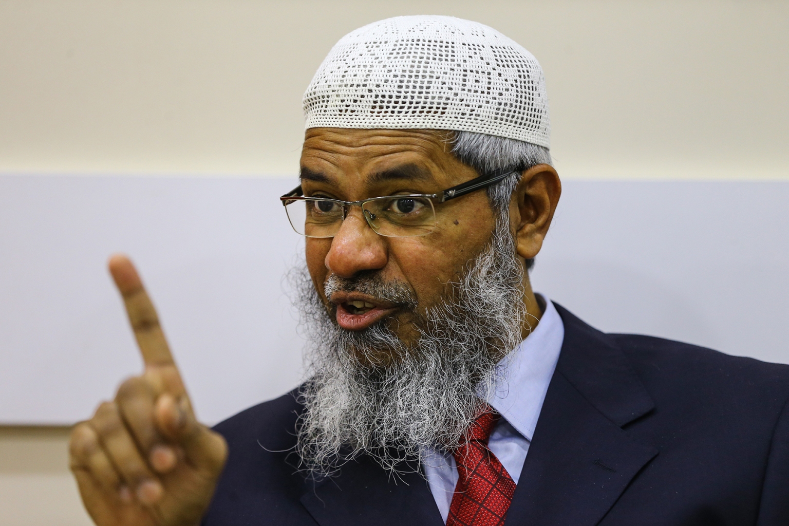 centreextendsbanonfugitiveislamicevangelistzakirnaikforfiveyears