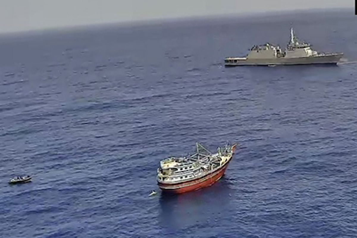 indiannavyrescued23pakistaninationalsfromsomalipiratesinarabiansea