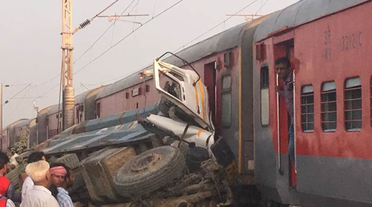 10bogiesofkaifiyatexpressderailinauraiyaup