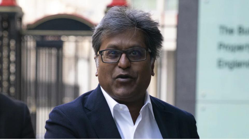 Lalit Modi apologises for calling self, Mallya 