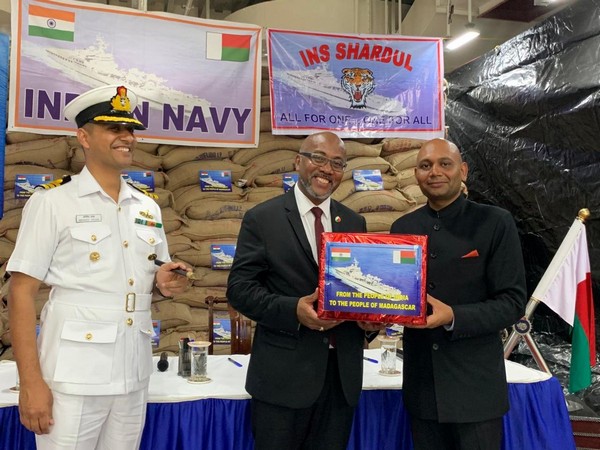 indiadelivers600tonnesofricetofloodhitmadagascar