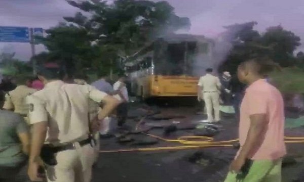 nashik:11deadseveralinjuredafterbushitscontainercatchesfire