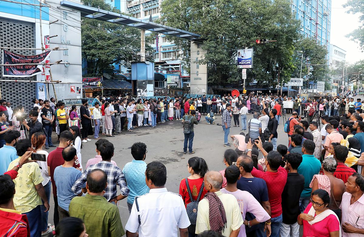 westbengal:juniordoctorscontinueprotest