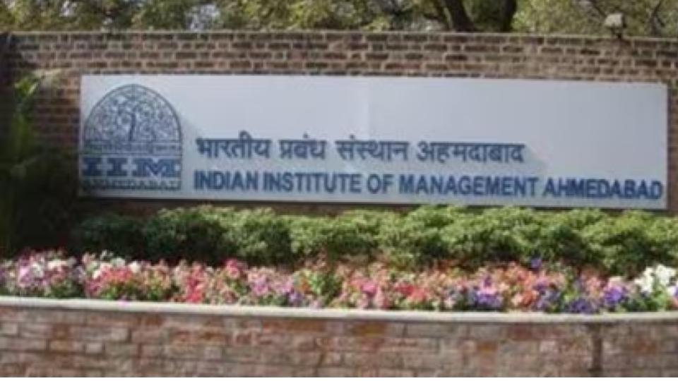iimahmedabadtoopencampusindubai