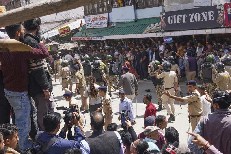 hindugroupsinshimlademandillegalmosquedemolitionfacewatercannons