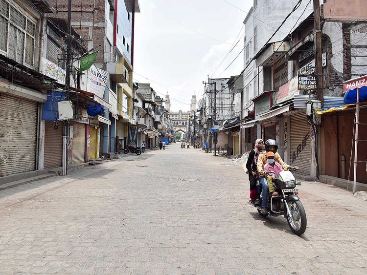 hyderabadtradersvoluntarilyshutshopsascityseespeakincovid19cases