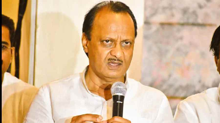 pawardeniesanyprojectmovedtogujaratfrommaharashtra