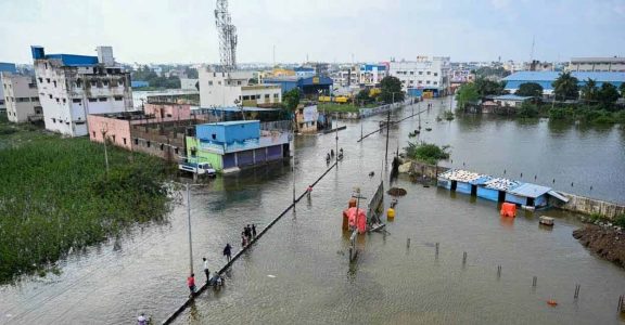 cyclonemichaung:waterenter2governmenthospitalsafterheavyrainsinchennai