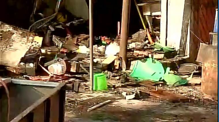 delhi:twofiremenkilledtwoinjuredinvikaspuricylinderblast