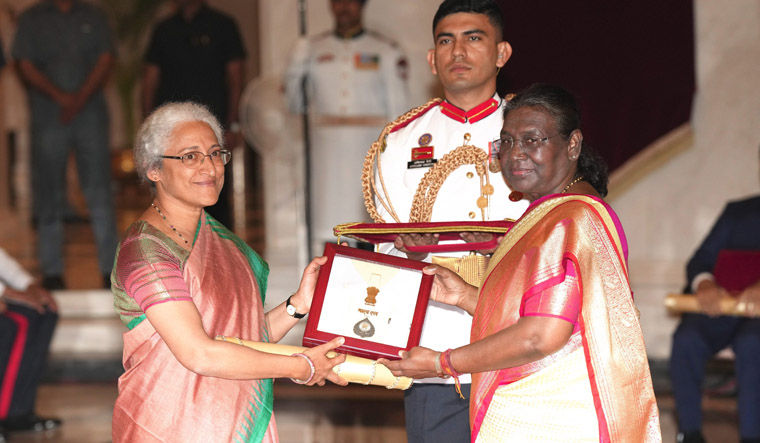 prezconfersbharatratnaonexpmsnarasimharaocharansingh2othersposthumously