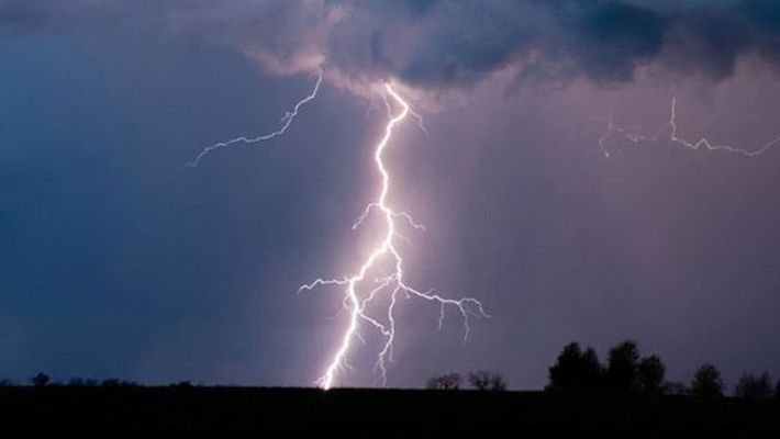 atleast51peoplewerekilledandnineothersinjuredinlightningstrikesinbiharandjharkhand