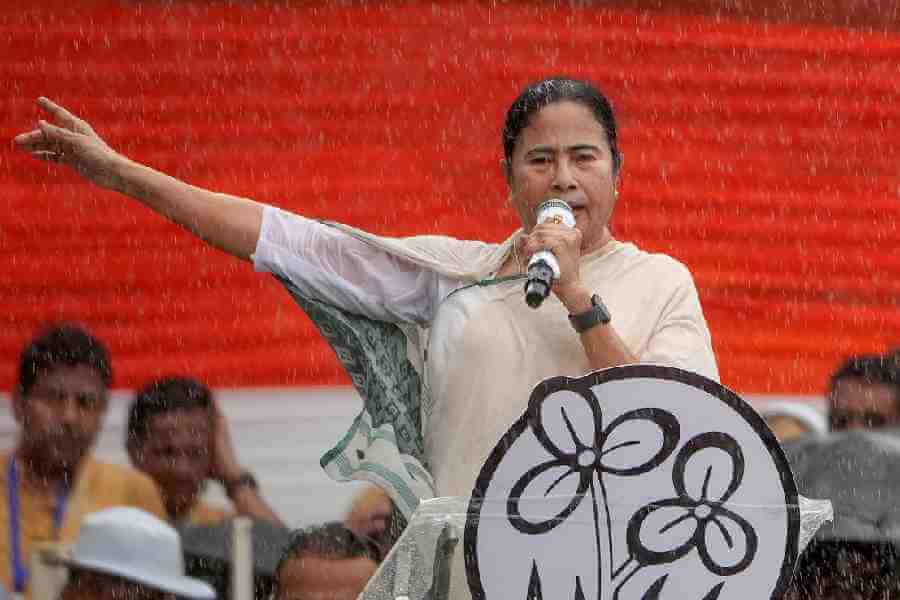 mamatabanerjeetakespartinrathyatraamidrainsinkolkata