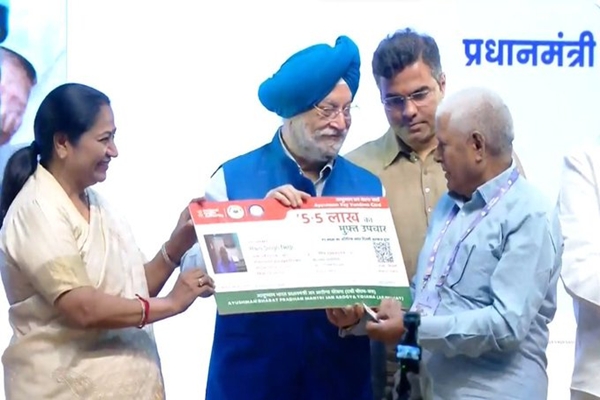 unionministerhardeepsinghpuridelhicmlaunchayushmanvayvandanacards