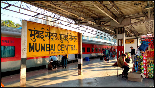 checkinmasterappintroducedbyindianrailwaysforcontactlessticketcheckingatmumbaistation