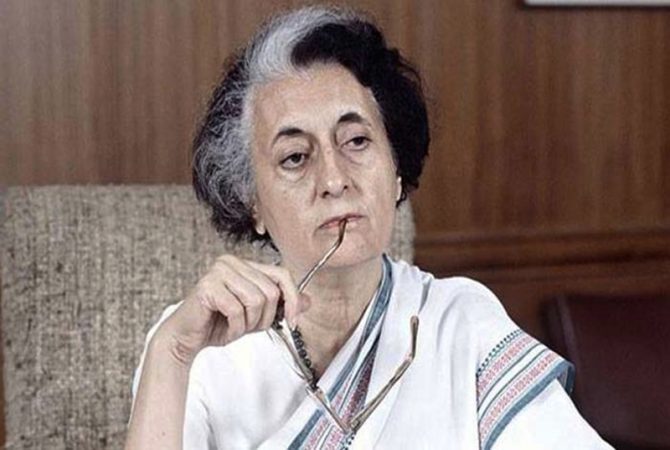 miscreantscoverindiragandhisstatuewithburqainupcongressstagesprotest