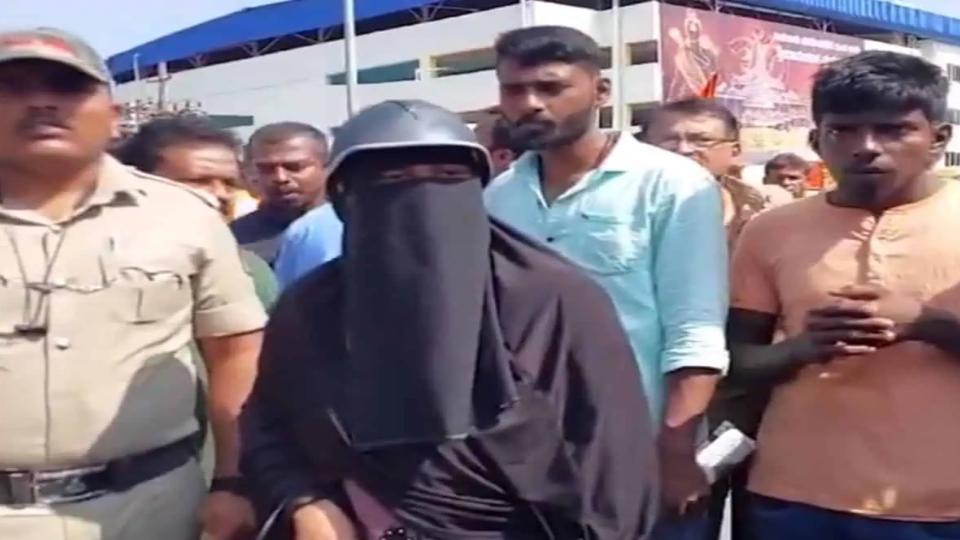 videoofkarnatakawomanraisesallahuakbarsloganduringrammandircelebrations