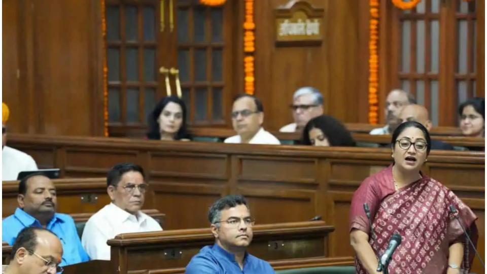 delhicmpresentsrs1lakhcr‘historicbudget