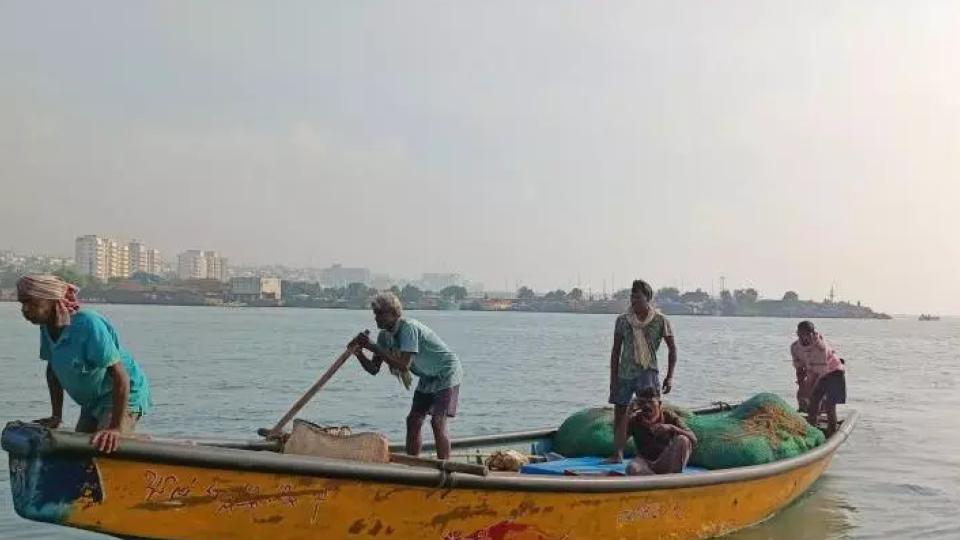 Seven Fishermen Rescued After Boat Hits Sand Dunes Near Antarvedi, AP
