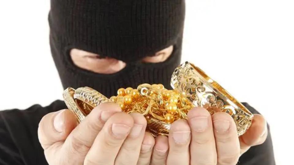 Jewellery Stolen from Passenger’s Bag on Amaravati Bus