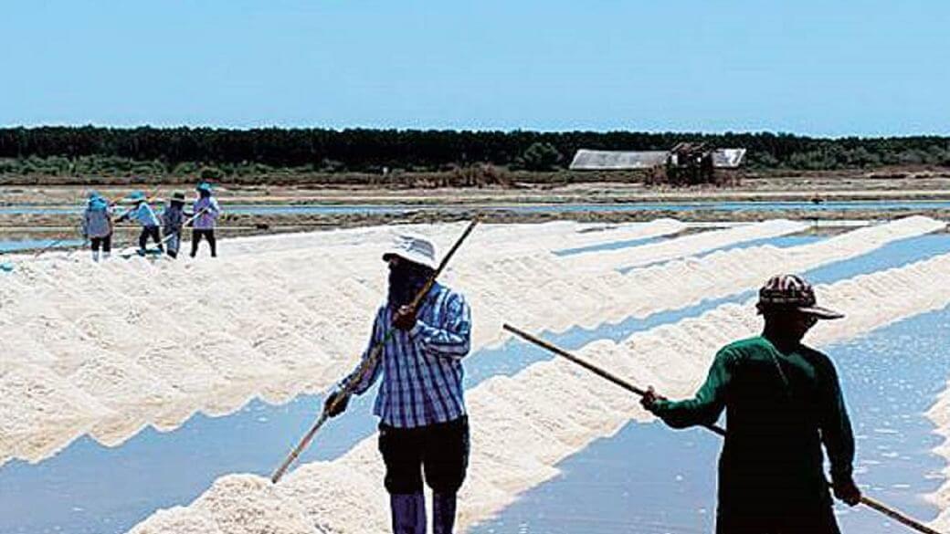 tauktaeimpact:rs10crworthsaltwashedawayinfloodingingujarat