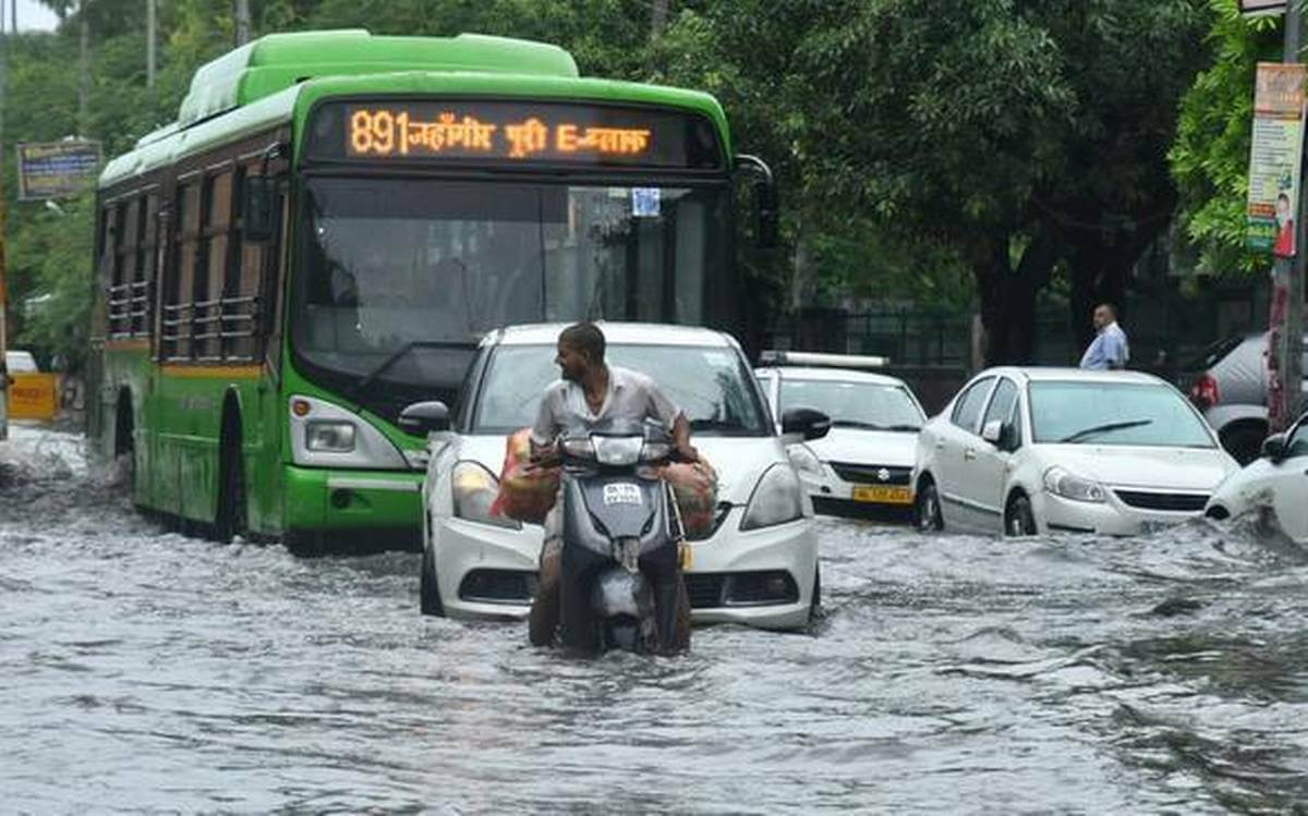heavyrainfalllashesdelhifourdeathsreported