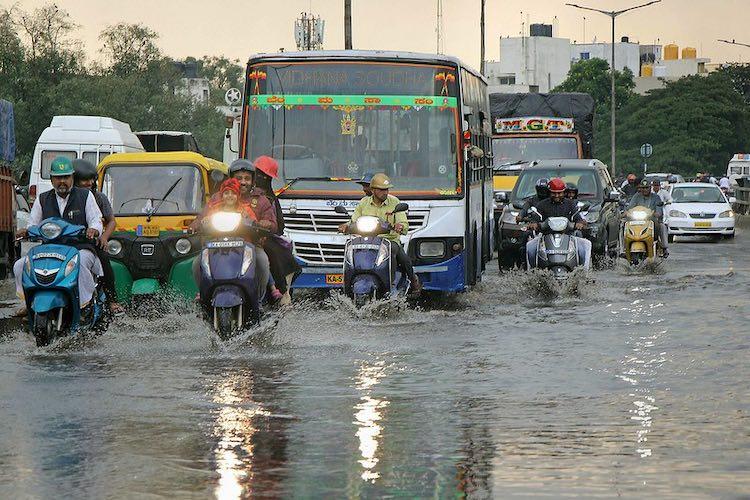 heavyraindisruptsnormallifeinbengaluru;onekilled