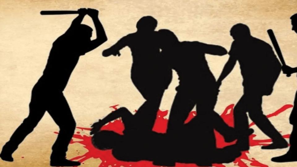 cowvigilantesattackmanfortransportingcattleingujarat