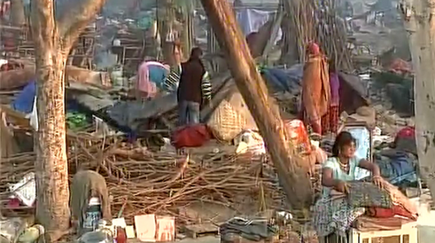 babykilledasrailwayofficialsdemolish500slumsinwestdelhi