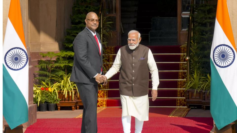 pmmodimeetsseychellespresidentpatrickherminie