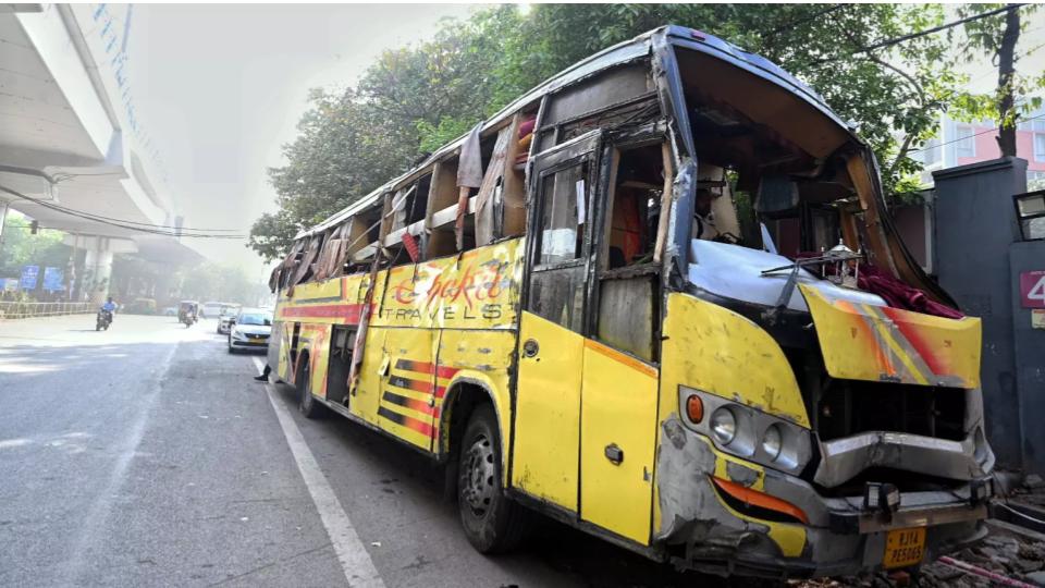 Sleeper Bus From Jaipur Overturn, 2 Dead And 23 Injured in Delhi
