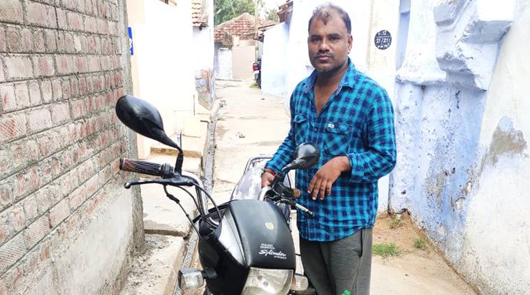 tamilnadu:manstealsbiketotakefamilyhomeinlockdown;laterparcelsitback
