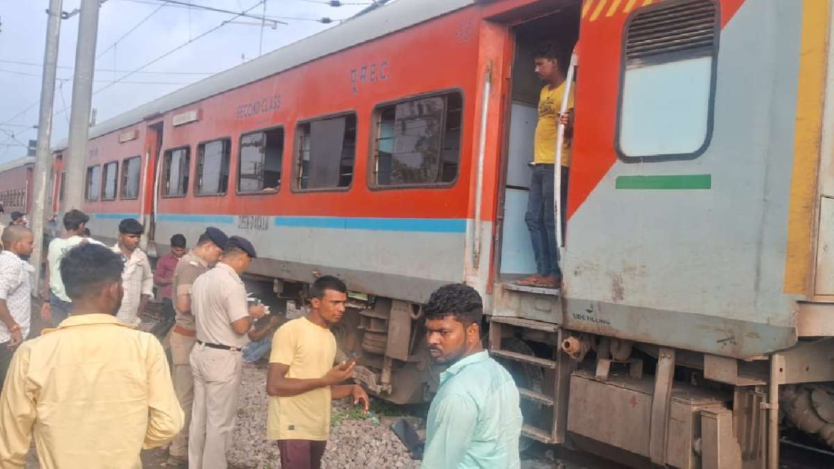 Two coaches of Jansadharan Express derailed near Kanpur; no injury reported