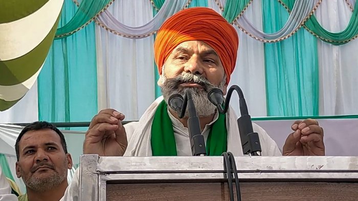 wrestlersprotest:centreshieldingwfipresidentbrijbhushansharansinghsaysrakeshtikait