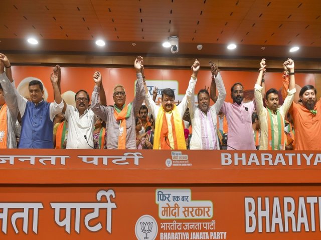 3westbengalmlasseveralcouncillorsjoinbjp