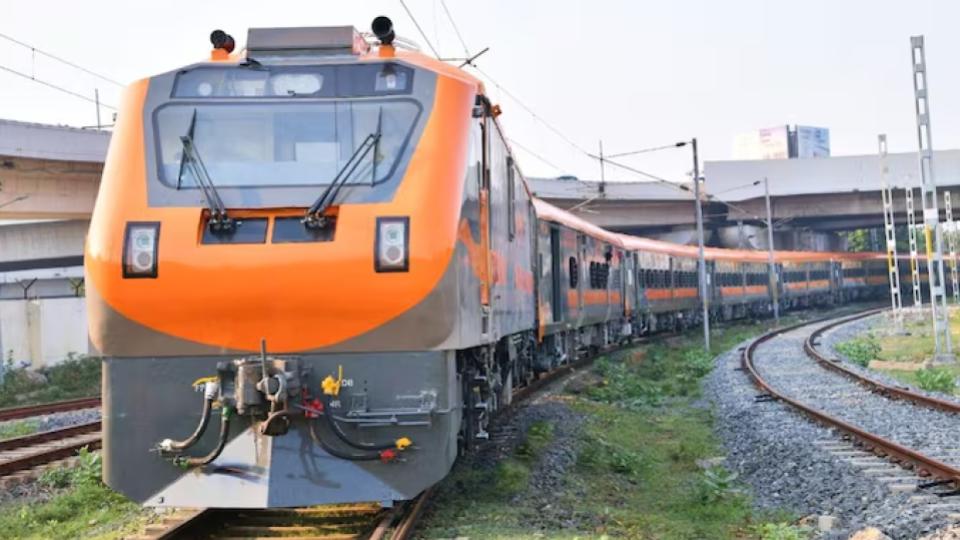 Mumbai-Ahmedabad Vande Bharat To Run With 20 Coaches