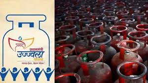 unioncabinetextendssubsidyof200rupeespercylinderfor12refillsannuallyforujjwalayojanabeneficiariesforoneyear