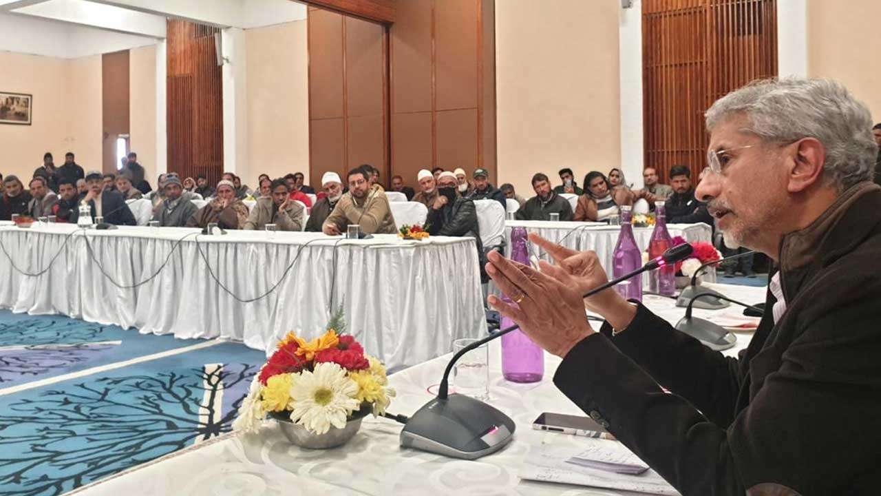 sjaishankarmeetsfamiliesofstudentsstrandediniran