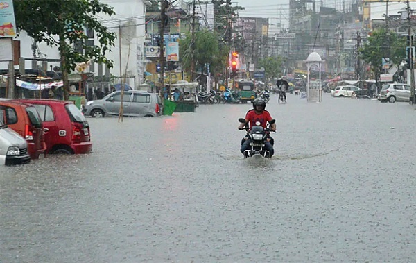 heavyrainfallinbihar:railroadtrafficdisruptedatseveralplacesduetocycloneyaaseffect