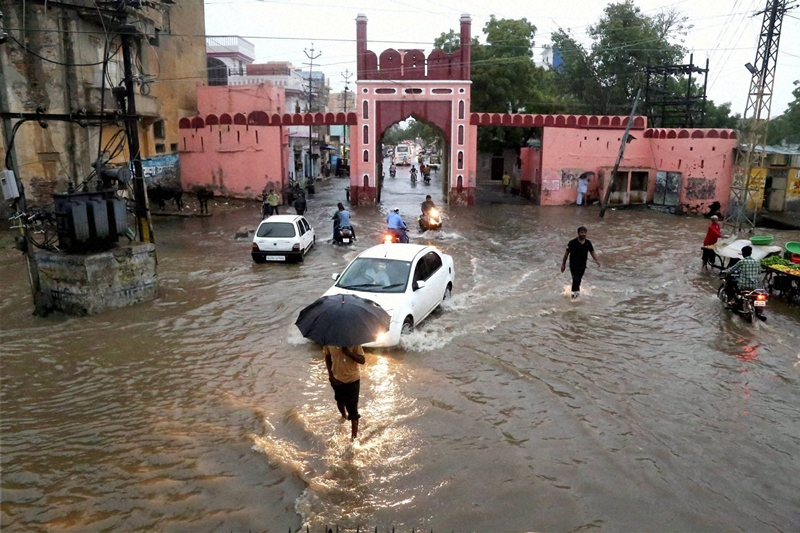 heavyrainfallaffectsnormallifeinrajasthan