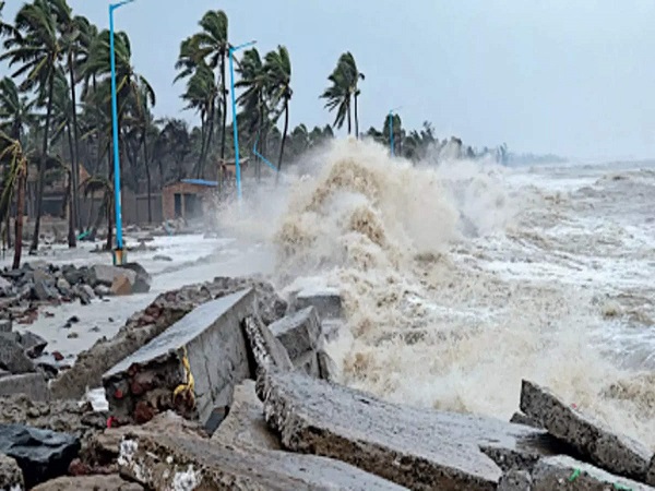 atleast11dieinmaharashtraduetoheavyrainsascyclonegulabmoveswestward