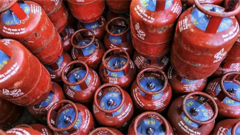 Centre govt likely to compensate oil retailers for LPG losses