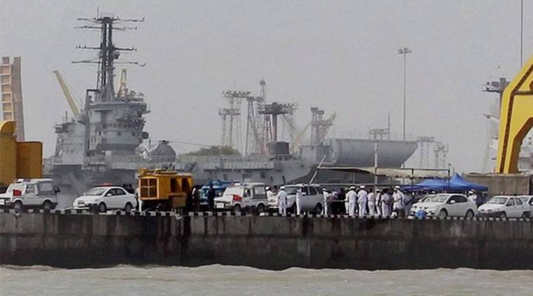 2navypatrolboatssinkafterfireinmumbai
